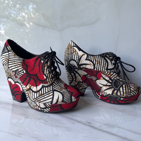 Abstract Floral Motif Block Geo Heel NWT - Picture 4 of 15